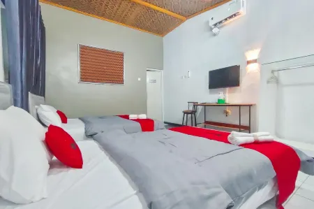 RedDoorz Syariah at Oemah 85 Purwokerto Отели рядом с достопримечательностью «Monumen Panglima Besar Jenderal Soedirman»