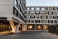 Ola Santiago Providencia, Tapestry Collection by Hilton Hotel di 