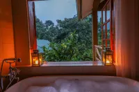 Gorilla Safari Lodge Hotels in Bufumbira