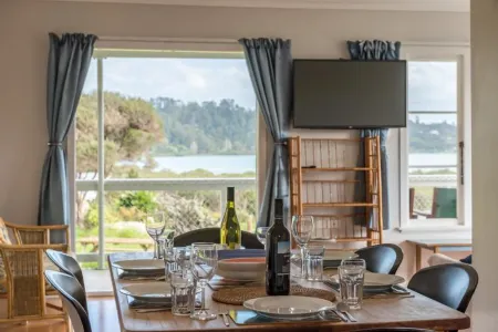 Russell-Orongo Bay Holiday Park Отели в г. Уангаруру