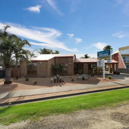 Cunningham Shore Motel Отели рядом с достопримечательностью «Кунварра Фэмили Холидей Парк»