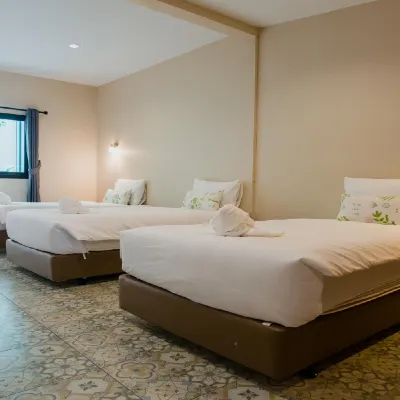 Warmwell Hotel Отели рядом с достопримечательностью «Ресторан Keeree Tara»