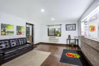 Super 8 by Wyndham Franklin Hotels in Franklin