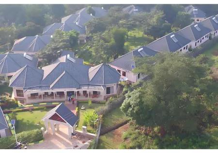 Miika Eco Resort Hotel Отели в г. Баггиа