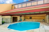 Super 8 by Wyndham Fort Mitchell Cincinnati Area - Swimmingpools
