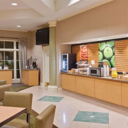 La Quinta Inn & Suites by Wyndham Jacksonville Butler Blvd
