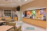 La Quinta Inn & Suites by Wyndham Jacksonville Butler Blvd - sarapan