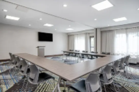 ฮอลิเดย์ อินน์ เอ็กซ์เพรส โรงแรม & สวีท ออตตาวา แอร์พอร์ต บาย IHG