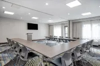 Holiday Inn Express & Suites Ottawa Airport Các khách sạn ở Ottawa