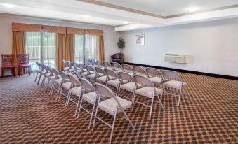 Howard Johnson Hotel & Suites by Wyndham Pico Rivera