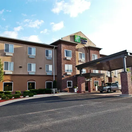 Route 66 Inn & Suites