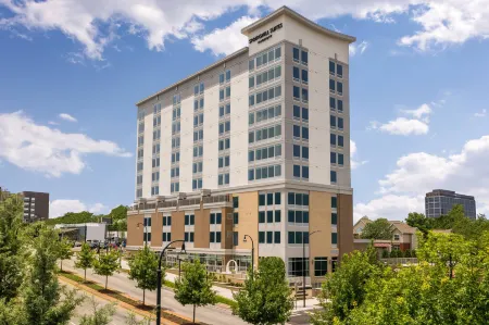 SpringHill Suites Atlanta Downtown Отели рядом с достопримечательностью «Overtime Elite Arena (OTE)»