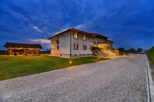 Stejarii Resort Hotels in Ineu