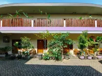 Hotel Gerung 2 Near Luwes Mall Nganjuk Mitra RedDoorz Hotels near Gereja GPdI Anugrah Gondang - Nganjuk