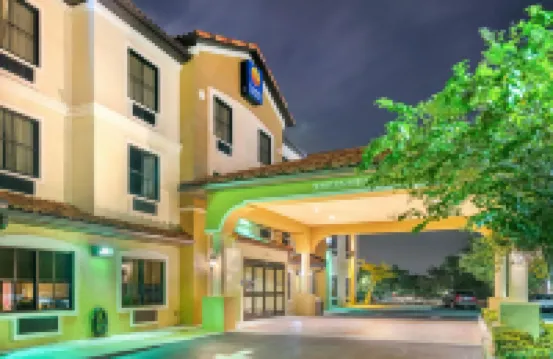 Comfort Inn & Suites Northeast - Gateway