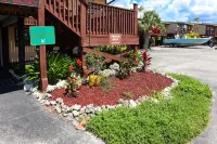 River Wilderness Waterfront Cabins - Villas
