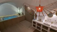 Suite 6 - Hot Tub