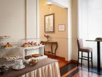 HNN Luxury Suites - breakfast
