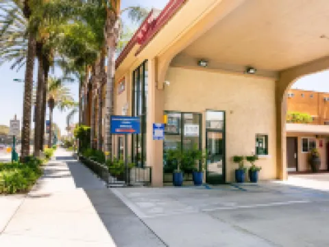 アナハイム ディスカバリー イン & スイーツ アナハイムのホテル