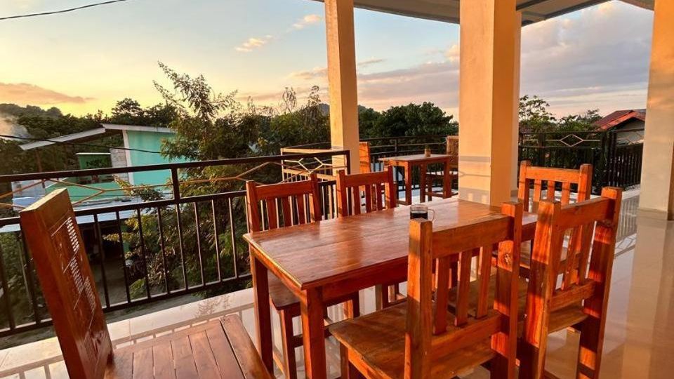 Four-G Homestay & Komodo Tour