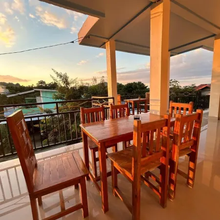 Four-G Homestay & Komodo Tour