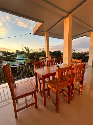 Four-G Homestay & Komodo Tour - Parkplatz