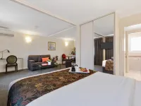 The Peninsula Riverside Serviced Apartments - balcony