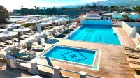 Kosta Palace - Pools