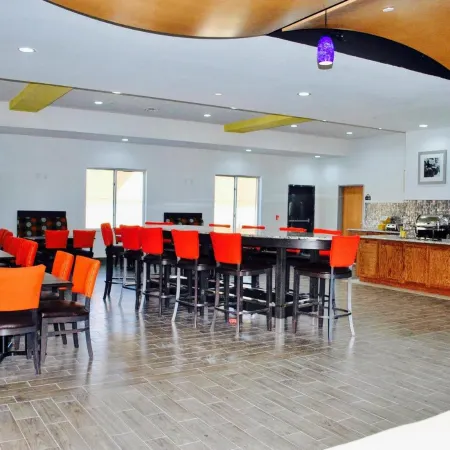 Days Inn & Suites by Wyndham Lubbock Medical Center