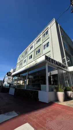 Hotel Playa Brava Отели рядом с достопримечательностью «Рука Пунта-дель-Эсте»