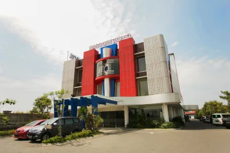 Halogen Hotel Airport Surabaya Отели в г. Sedati