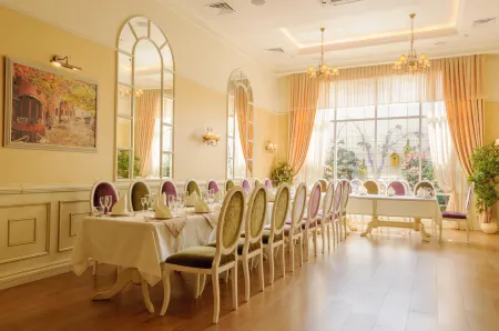 Нива Отели рядом с достопримечательностью «Учебный Ботанический Сад»