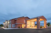 Super 8 by Wyndham Portales Hotels in Portales
