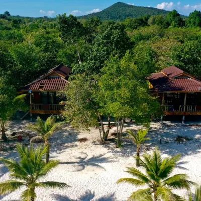 Koh Rong Beach Hostel and Bungalows Hotels near Long Set Beach