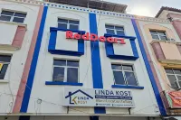 RedDoorz Near Palembang Square Mall 2 Hotels in Demang Lebar Daun