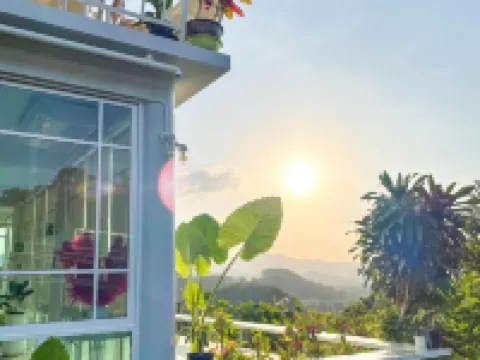 เขาสก99แคมป์แอนด์คาเฟ่ โรงแรมในอำเภอ พนม