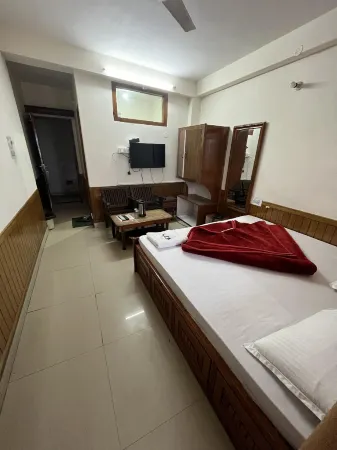 Hotel Aaditya Отели рядом с достопримечательностью «Raghunathjee Temple»