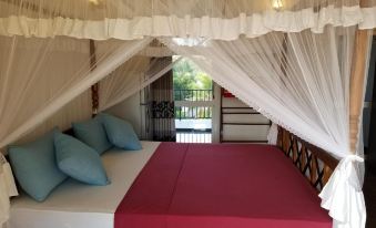 Coral Palm Villa and Apartment