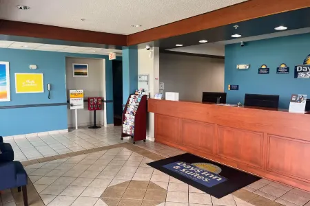 Days Inn & Suites by Wyndham Seaford Отели в г. Джорджтаун