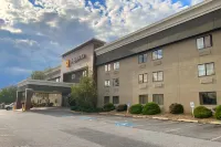 La Quinta Inn & Suites by Wyndham Harrisburg Airport Hershey