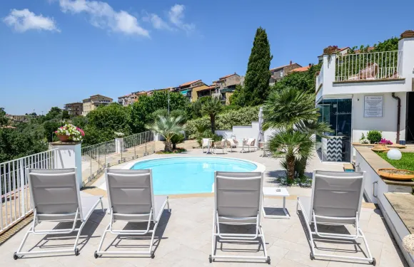 加爾加諾廣場酒店