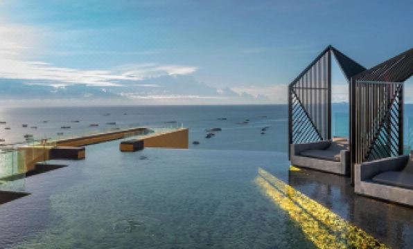 Edge Central Pattaya by Mickey