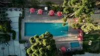 Leonera Hotel - Pools