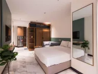 Luxe Paradise Suites Hotel Hoang Cau Hotels near Dong Da