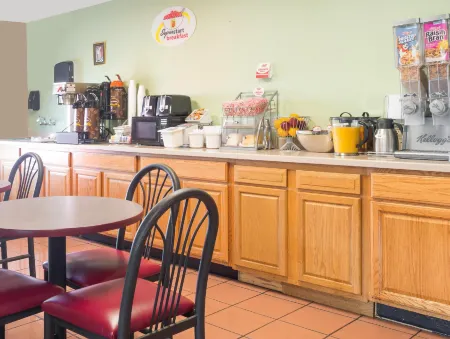 Super 8 by Wyndham O'Fallon MO/St. Louis Area Отели в г. О'фаллон