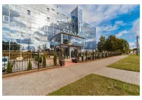 Men'k Kings Hotel Hotels near Ice Palace