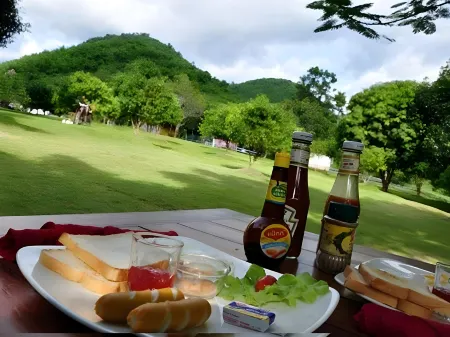 Porploen Hip Resort at Suanphung Отели рядом с достопримечательностью «Suan Phueng»