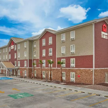 Extended Suites Tijuana Macroplaza Hotels near Península Fashion Mall