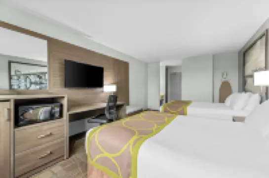 Super 8 by Wyndham Saskatoon Near Saskatoon Airport