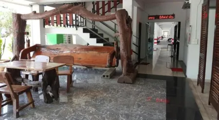 Tantawan Place Отели рядом с достопримечательностью «Roi Et Tower»